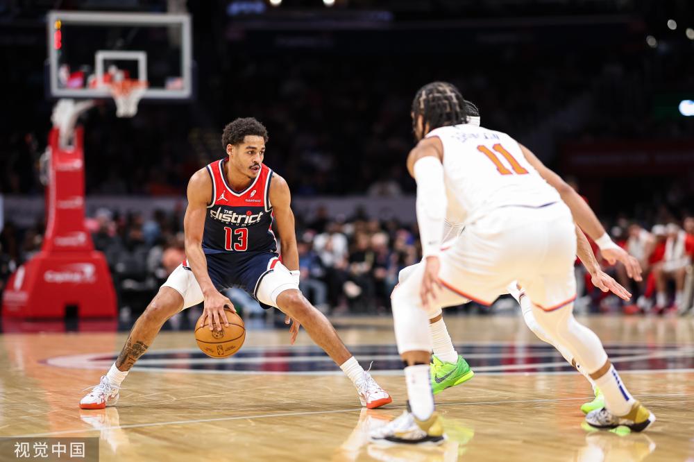 在球场左侧 在球场左侧