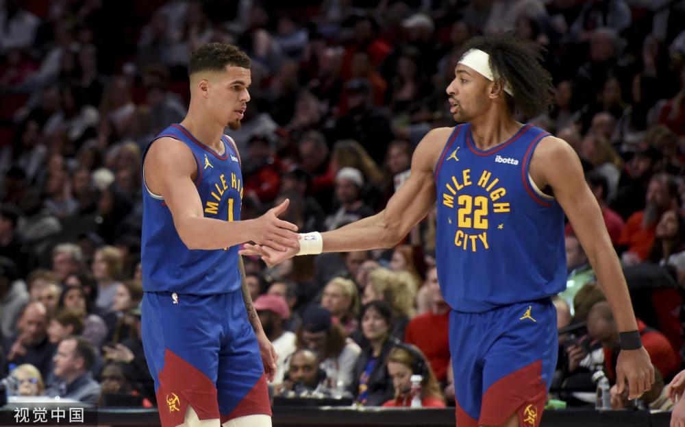 更因他从小 更因他从小