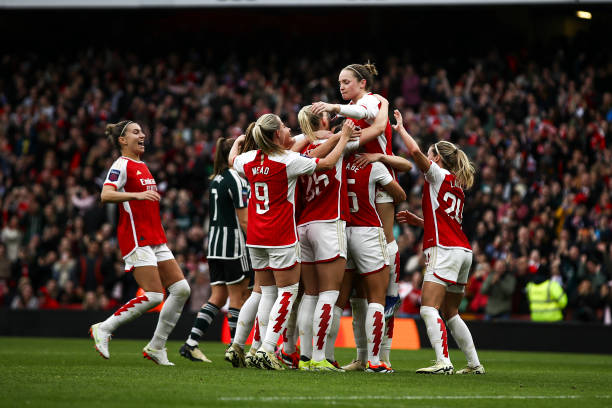 官方：奥格斯堡签下伯恩利中场马森戈，双方签约至2030年.