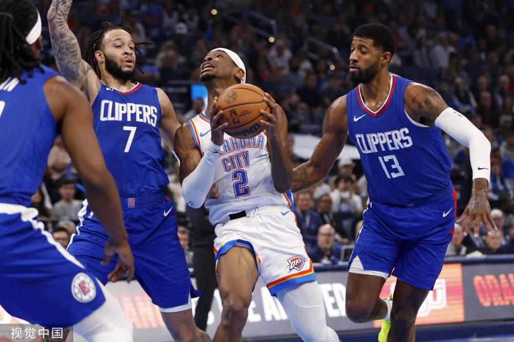 湖人三巨头全是进攻，没有防守，范德彪和斯玛特如何同时使用？（湖人三巨头重攻轻守，范德彪与斯玛特如何共存？）