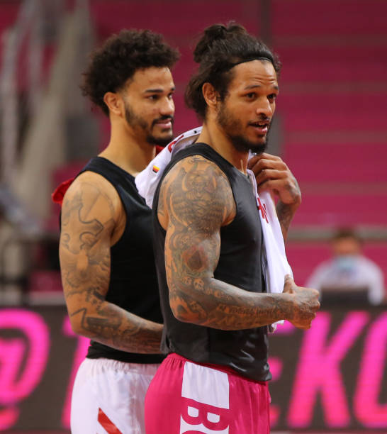 吉鲁：祝愿阿森纳拿英超冠军，但要先保持这种节奏到明年3月（吉鲁盼阿森纳冲顶英超：关键是把状态延续到明年3月）